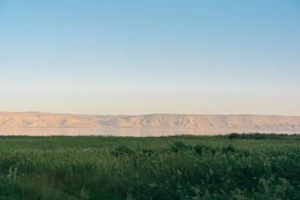 утренний восход солнца над горами